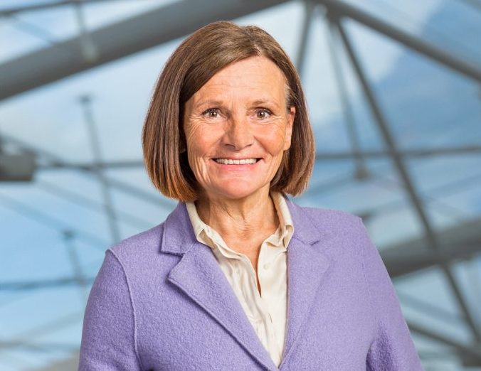 664A6742_060_20_Christine_Kosinowski_blau-683×1024