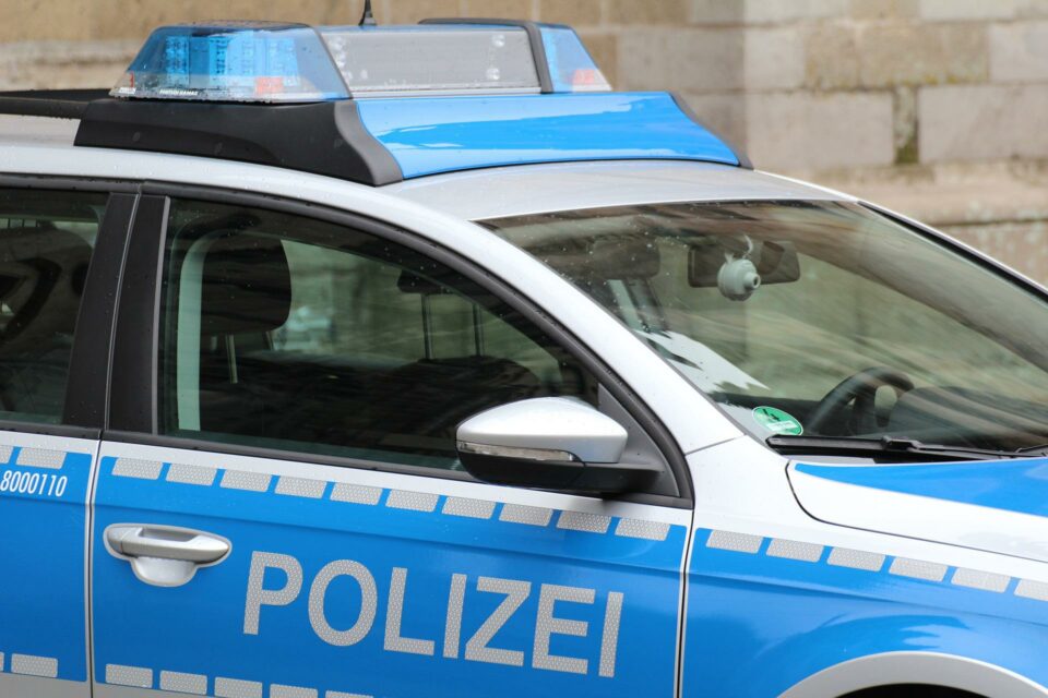 Ein Stehende Polizeifahrzeug als Symbol für die Polizei
